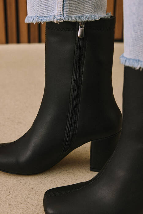 Kadın Bot Siyah